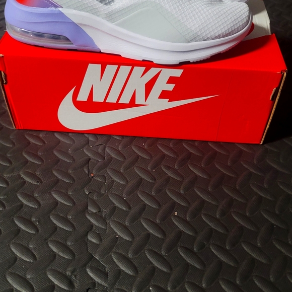 Nike Air Max Motion 2 - Picture 2 of 2